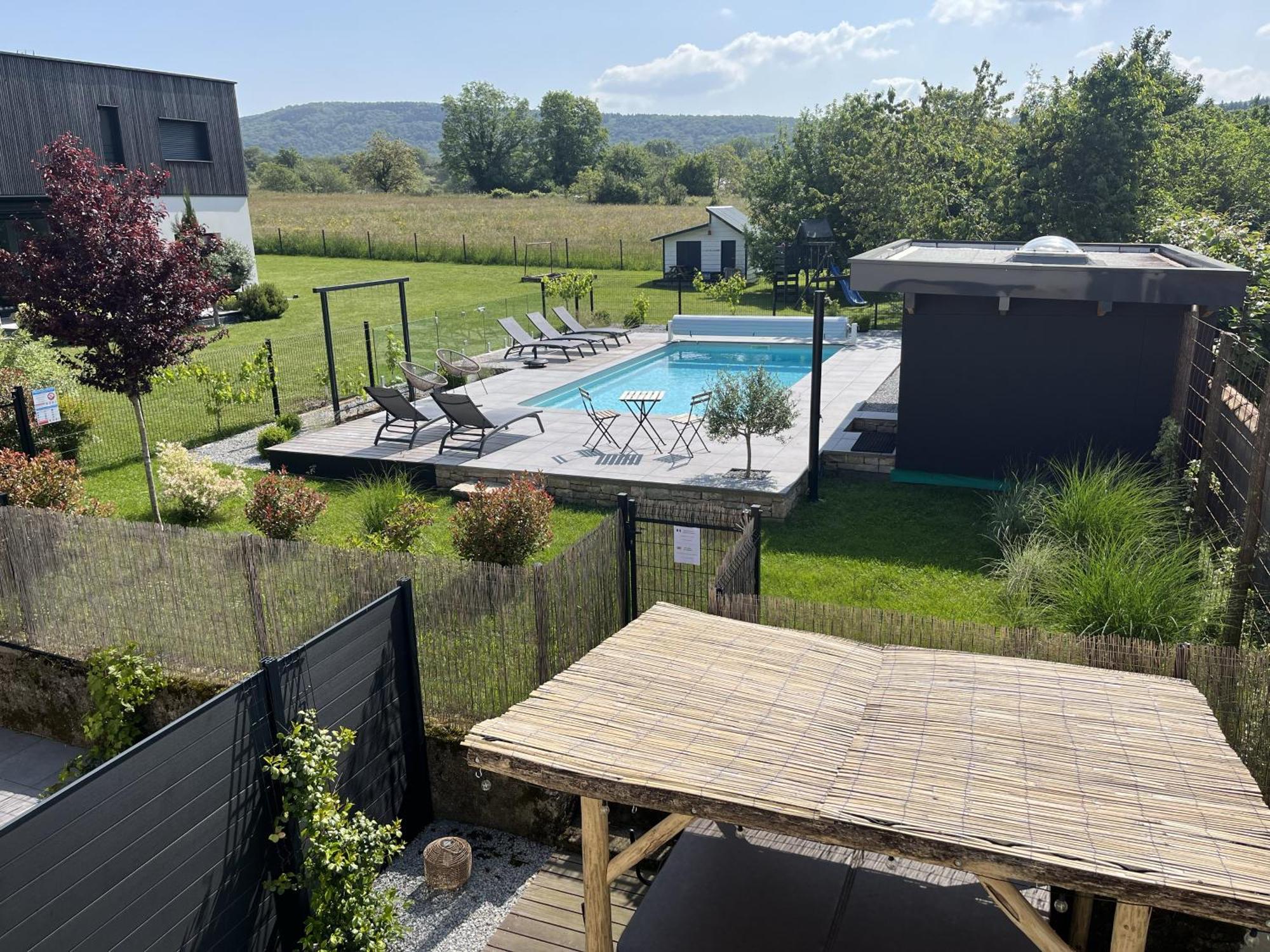 Appart-Hotel N 4 Calme Avec Terrasse, Wi-Fi Haut Debit, Petit-Dejeuner, Room-Service Et Parking Prive Chouzelot Exterior foto